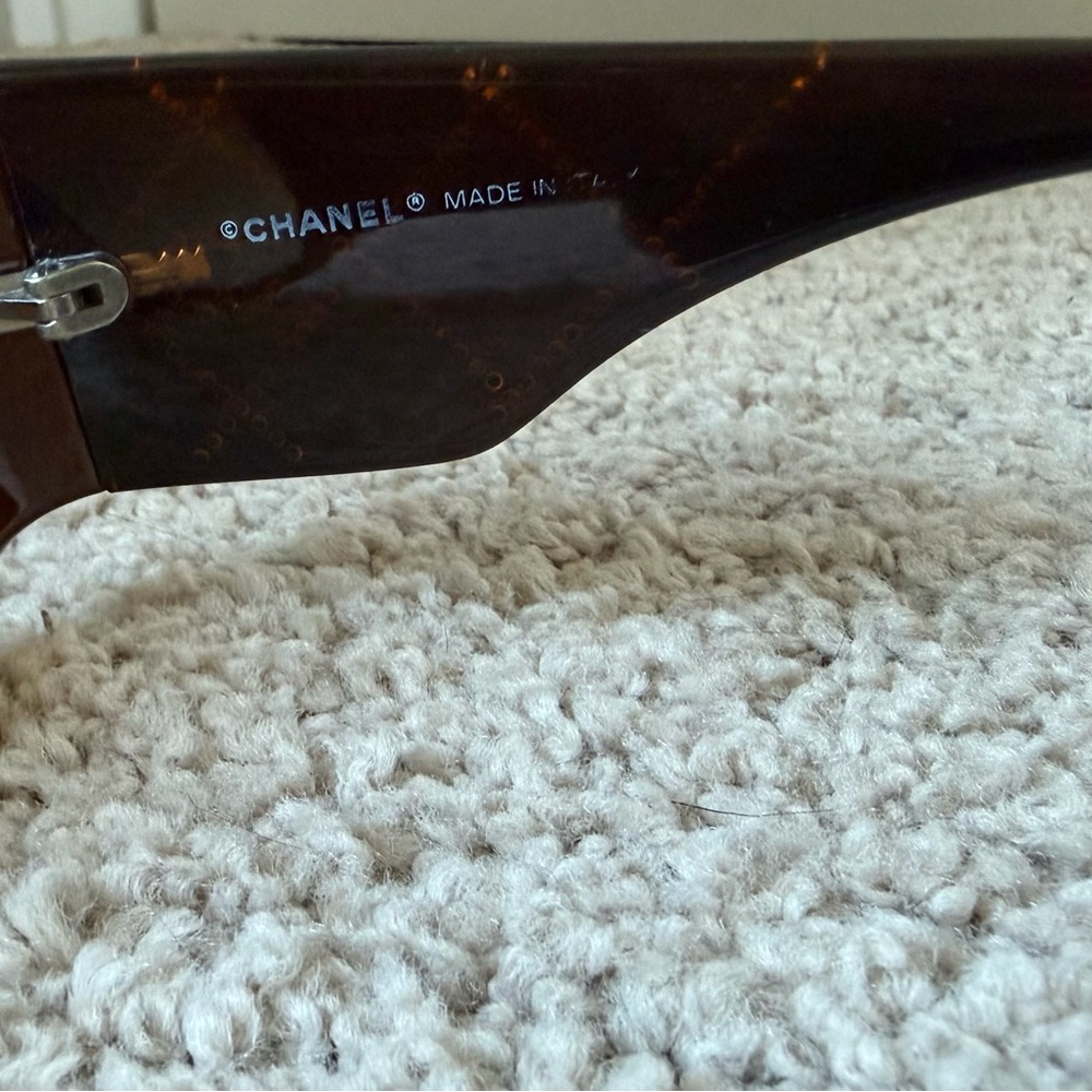 CHANEL Dark Brown Sunglasses (Y2K style) - Picture 14 of 16